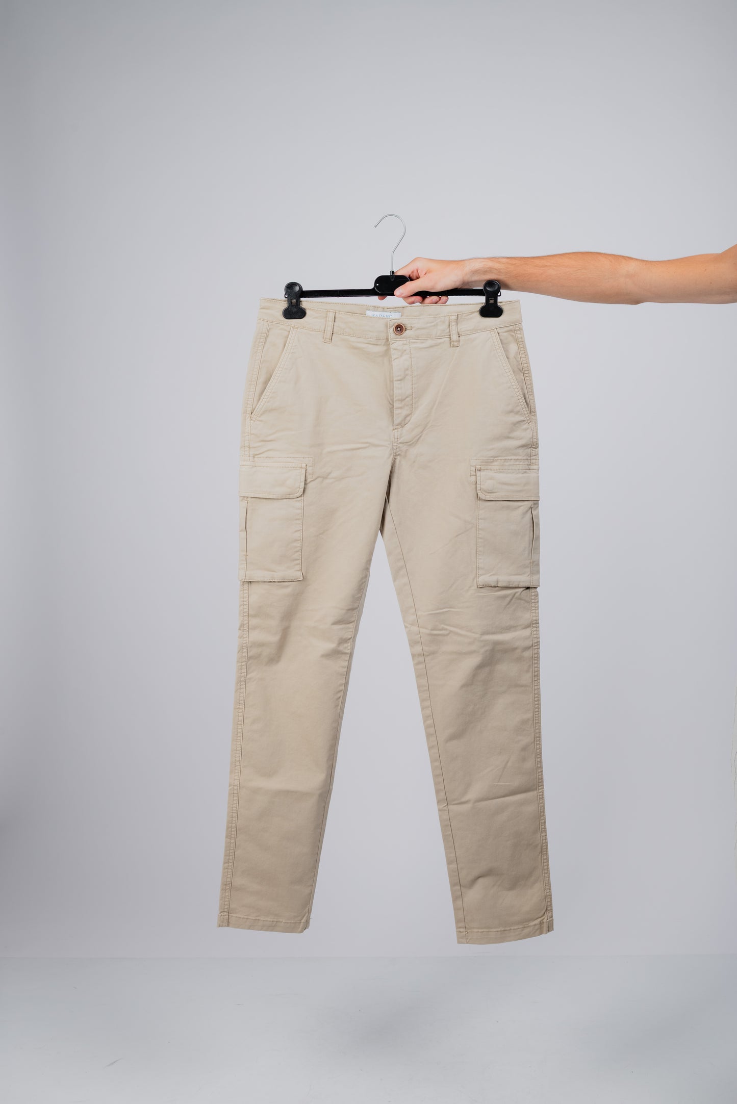 Pantalón cargo beige