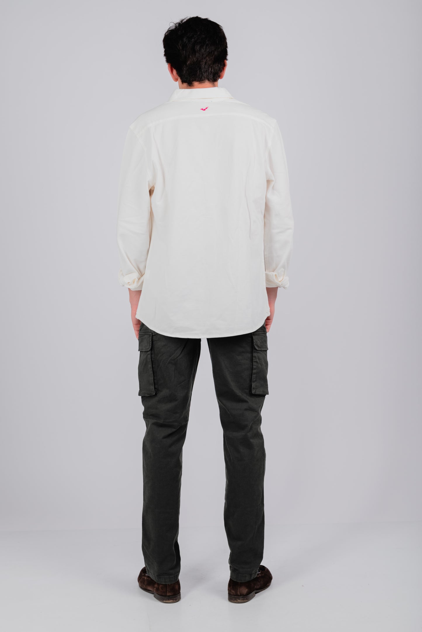 Camisa piqué marfil bordado rosa