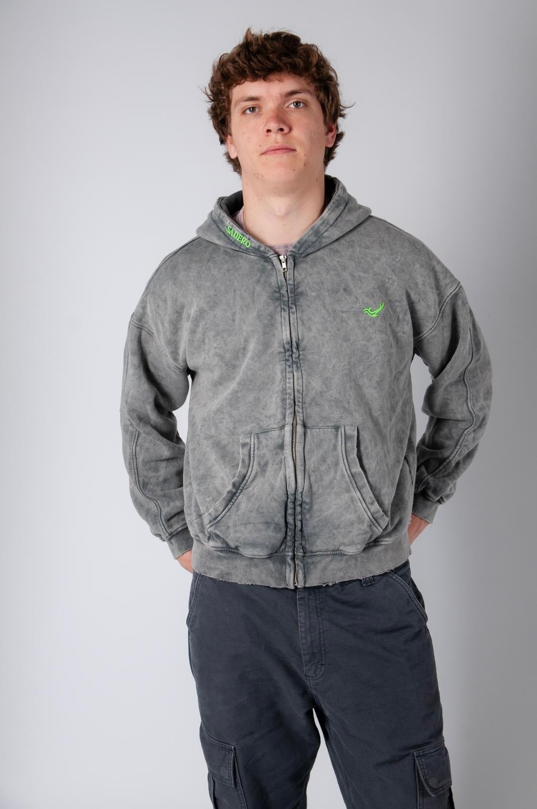 Sudadera gris