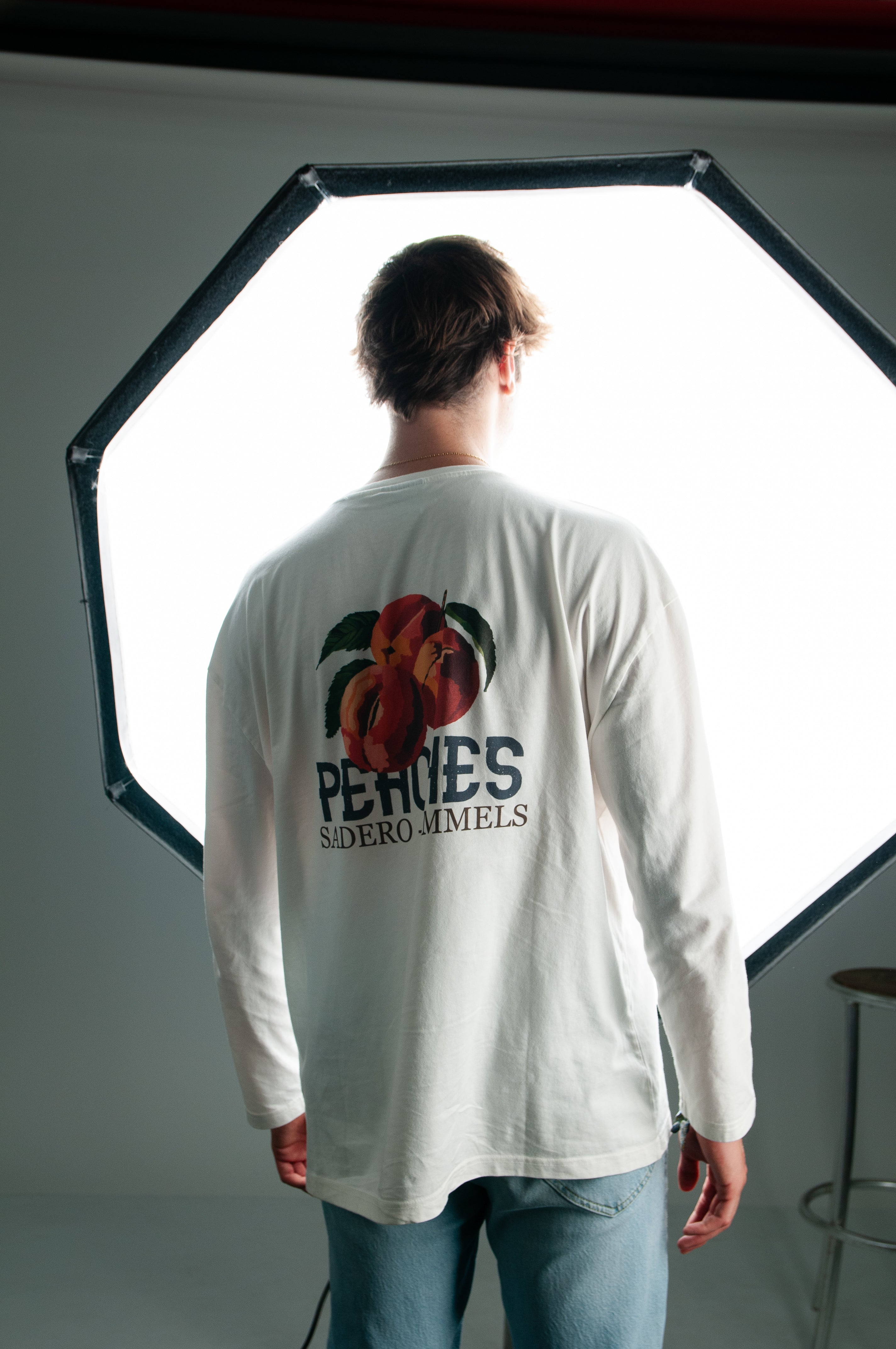 CAMISETA PEACHES MANGA LARGA BLANCA