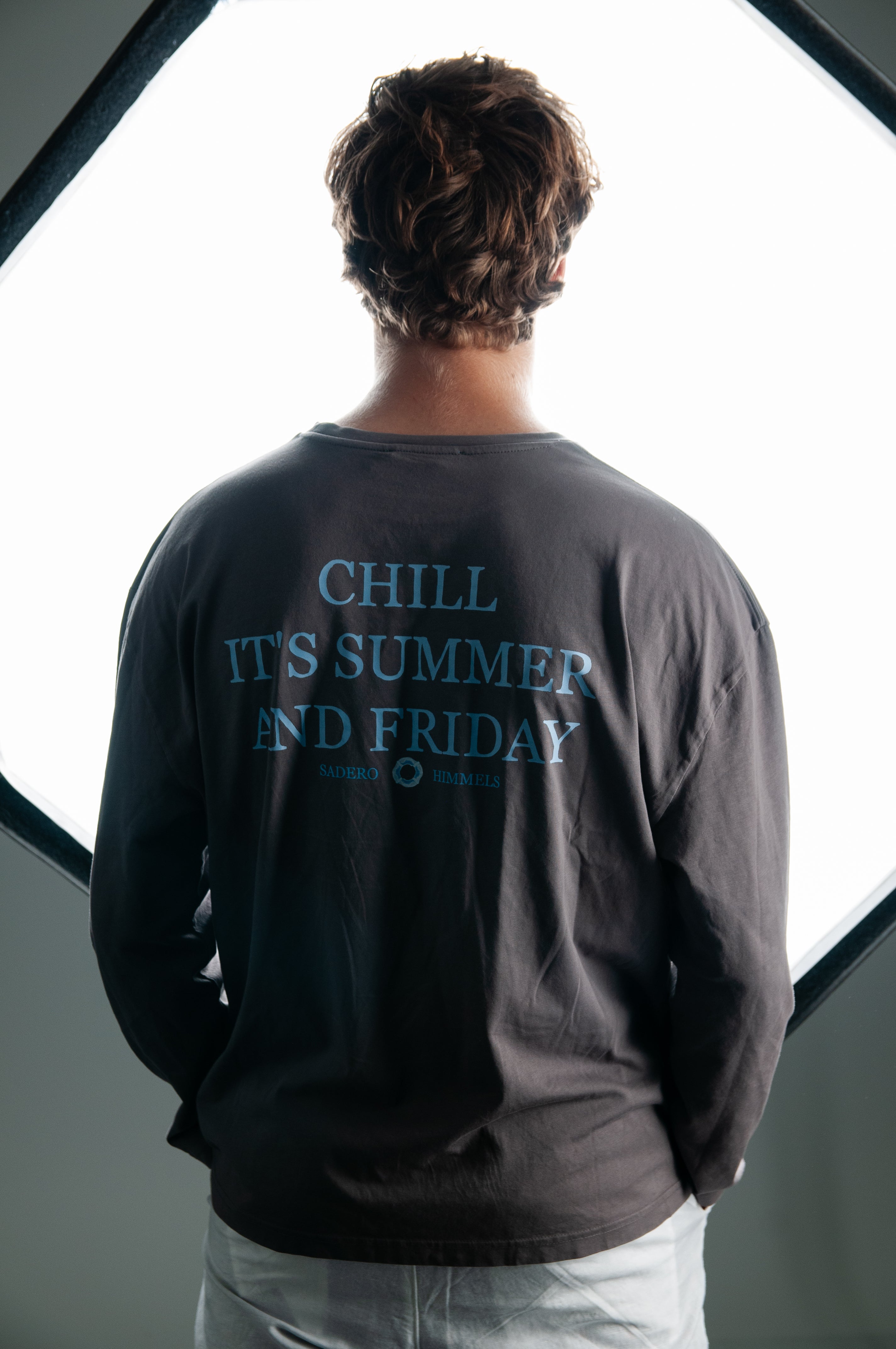 CAMISETA SUMMER FRIDAYS MANGA LARGA CHARCOAL