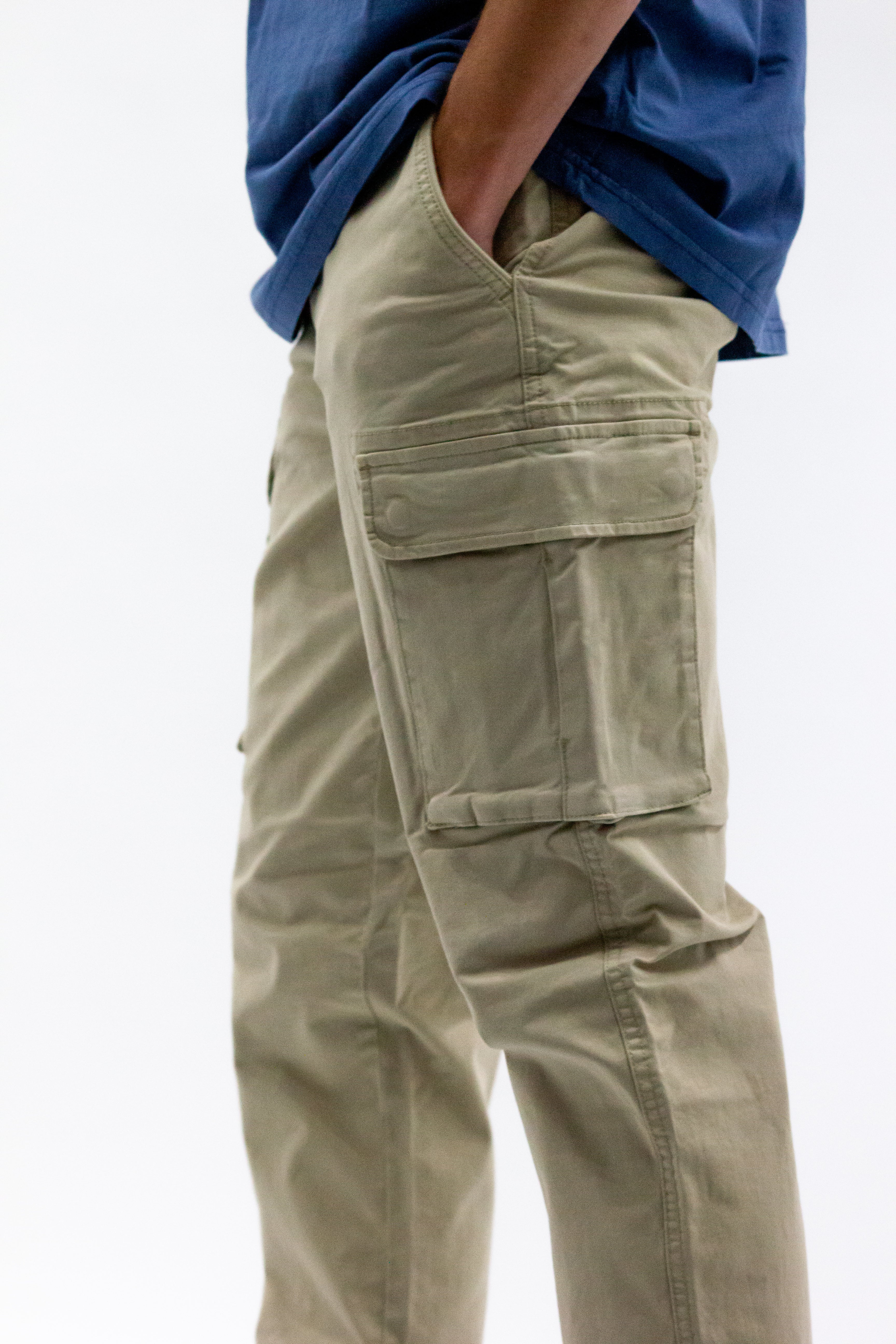Pantalón cargo beige