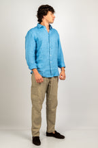 Camisa de lino azul petróleo