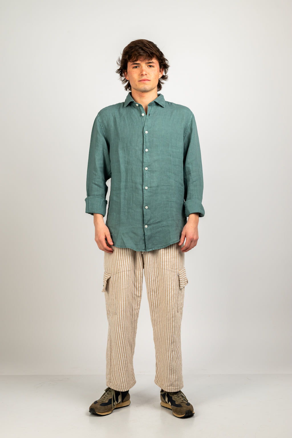 Camisa de lino verde petróleo