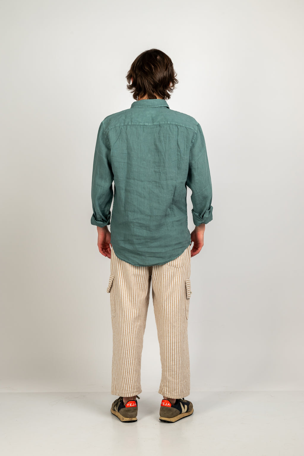 Camisa de lino verde petróleo