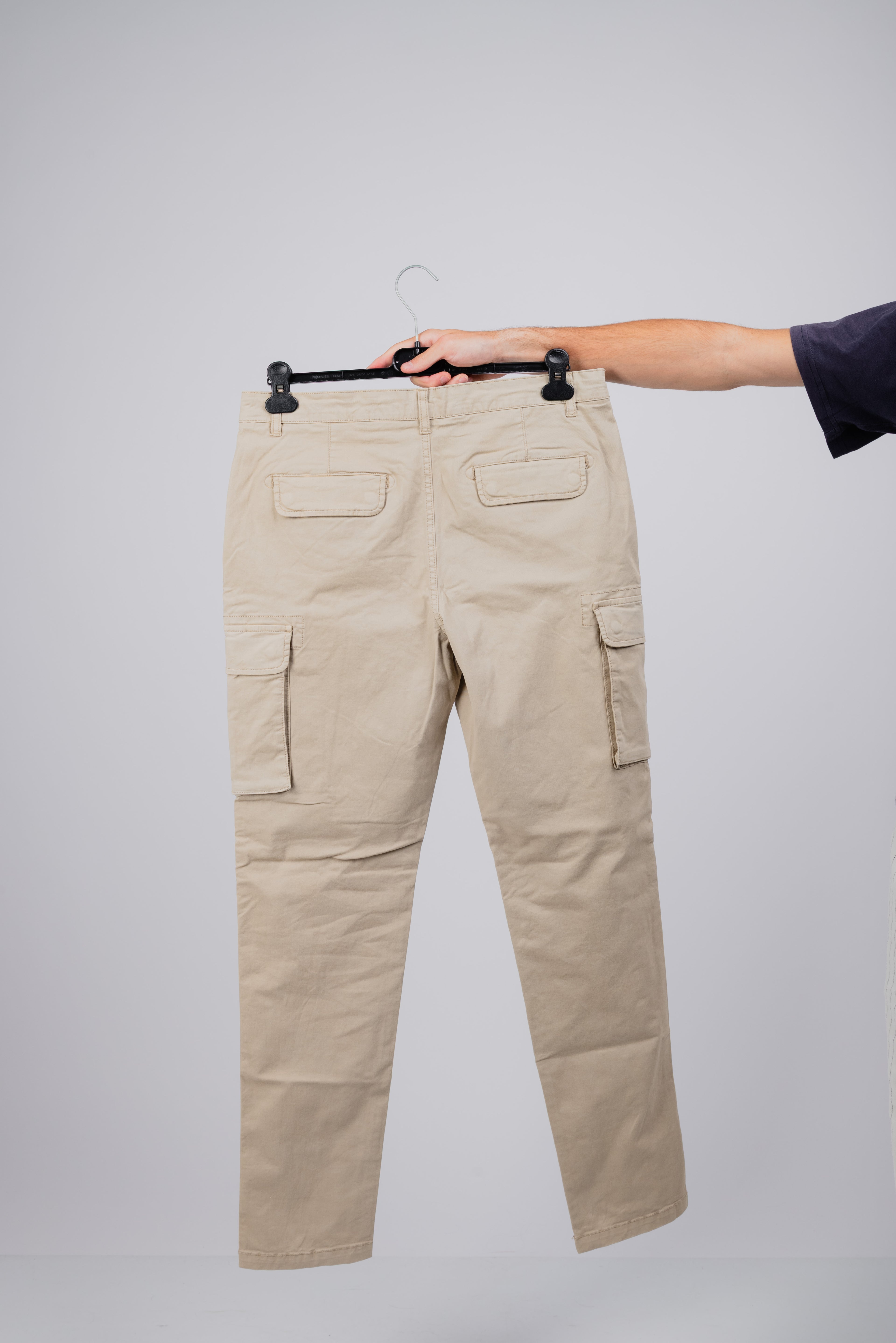 Pantalón cargo beige