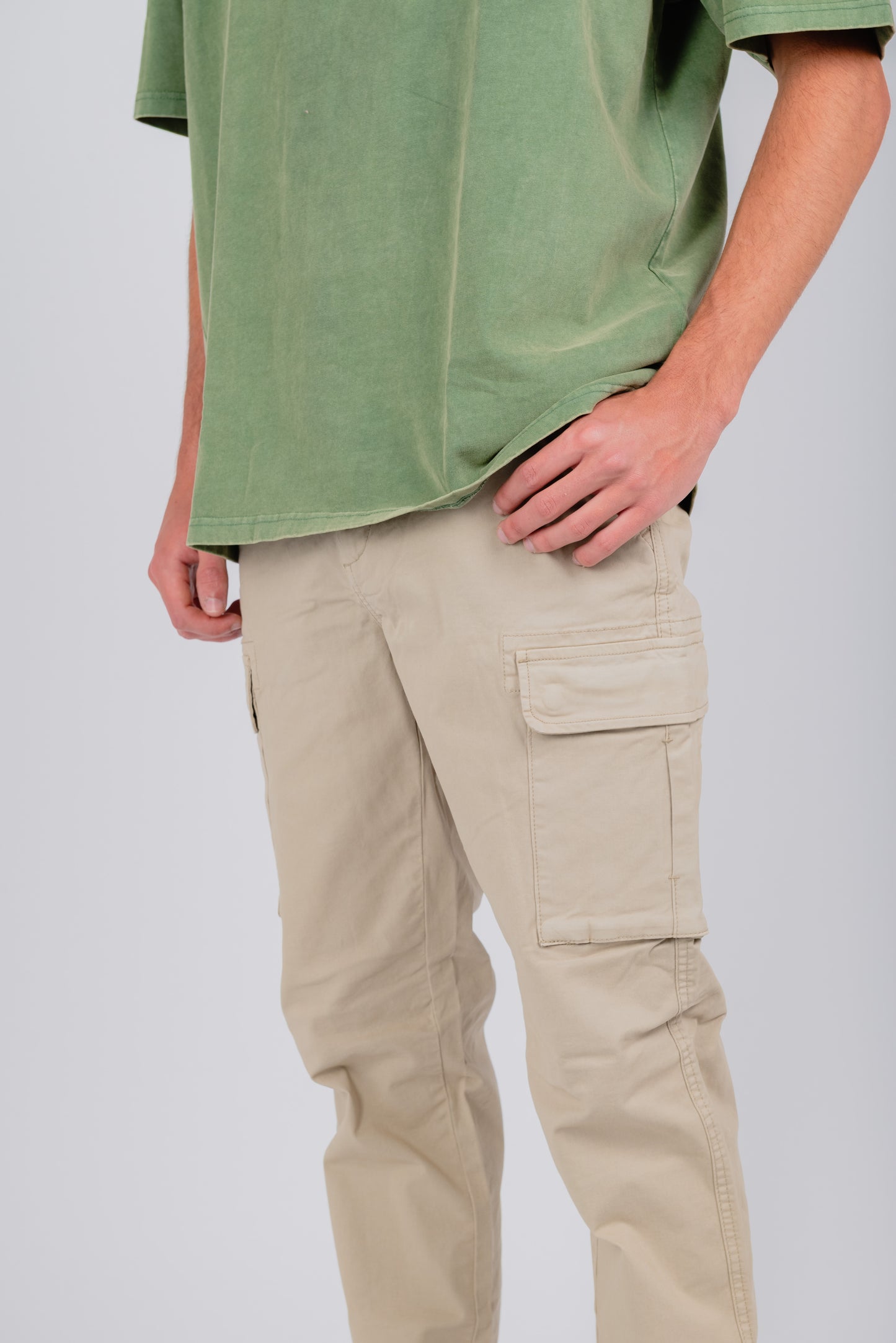 Pantalón cargo beige